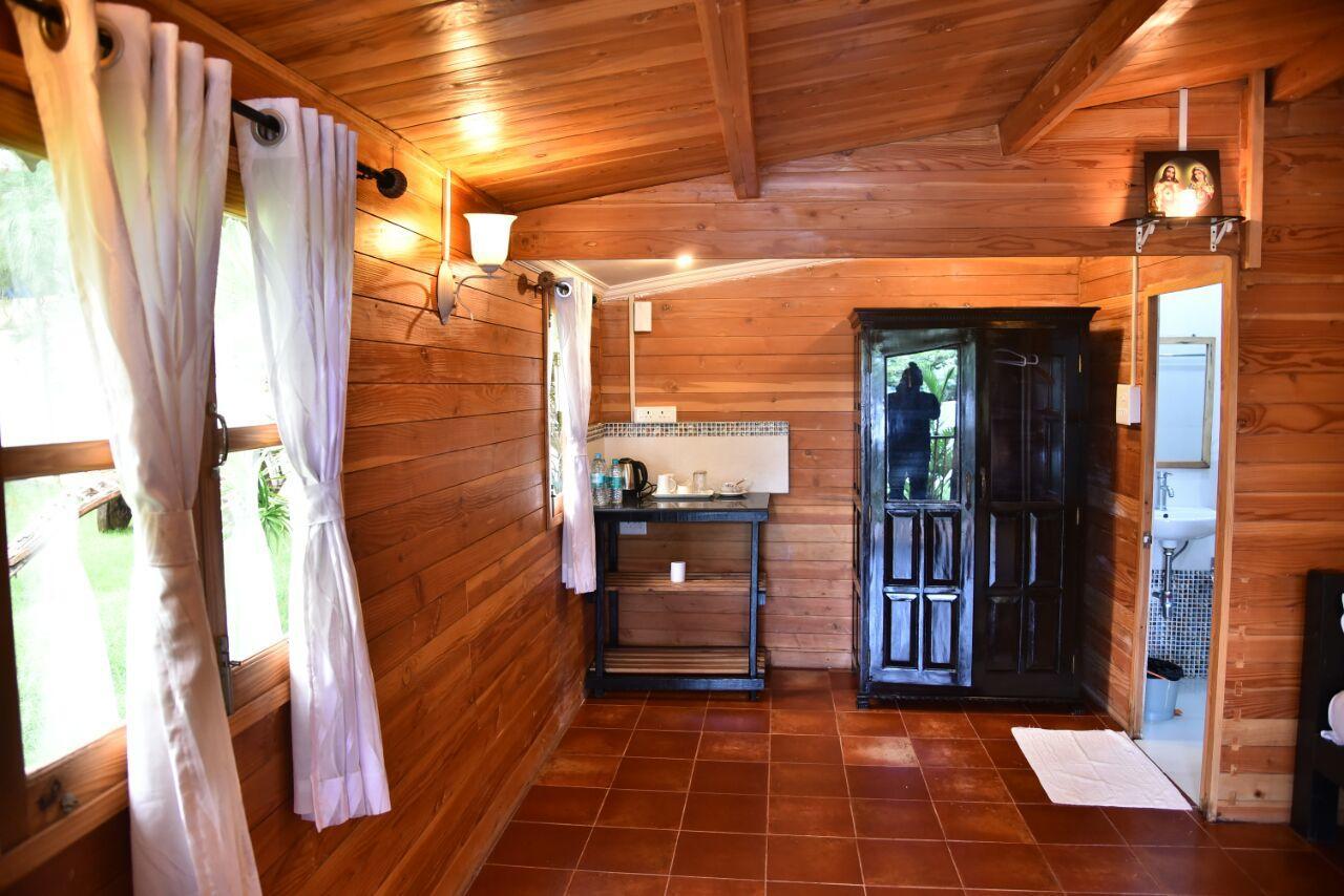 Paes Pearl Beach Villa Baga Exterior photo